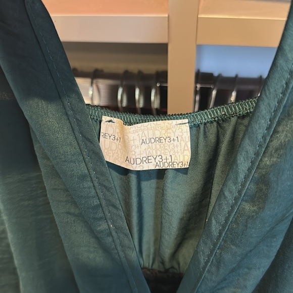 Audrey 3+1 hunter green tie front elastic waistband lined romper size XS - Picture 2 of 3